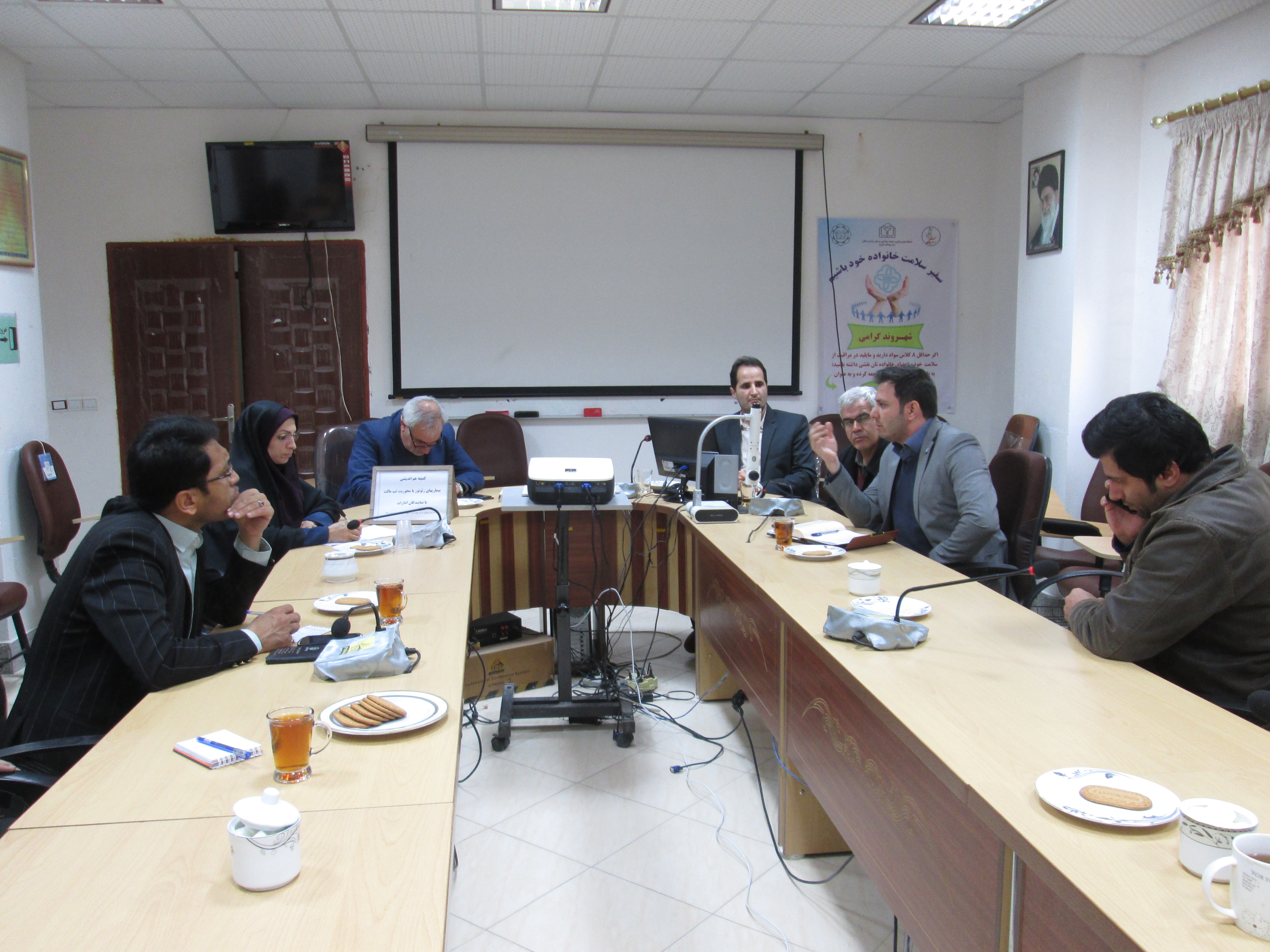 کمیته هم اندیشی بیماری های زئونوز با محوریت تب مالت با نمایندگان ادارات  شهرستان فاروج
